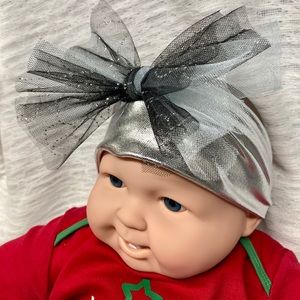 Wide stretch headband with bow
